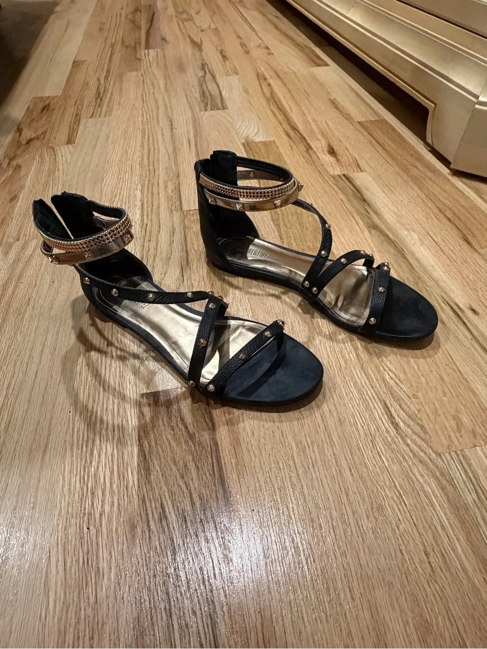 Jennifer Lopez Black Gladiator Sandals with Gold Accents.  Size 8